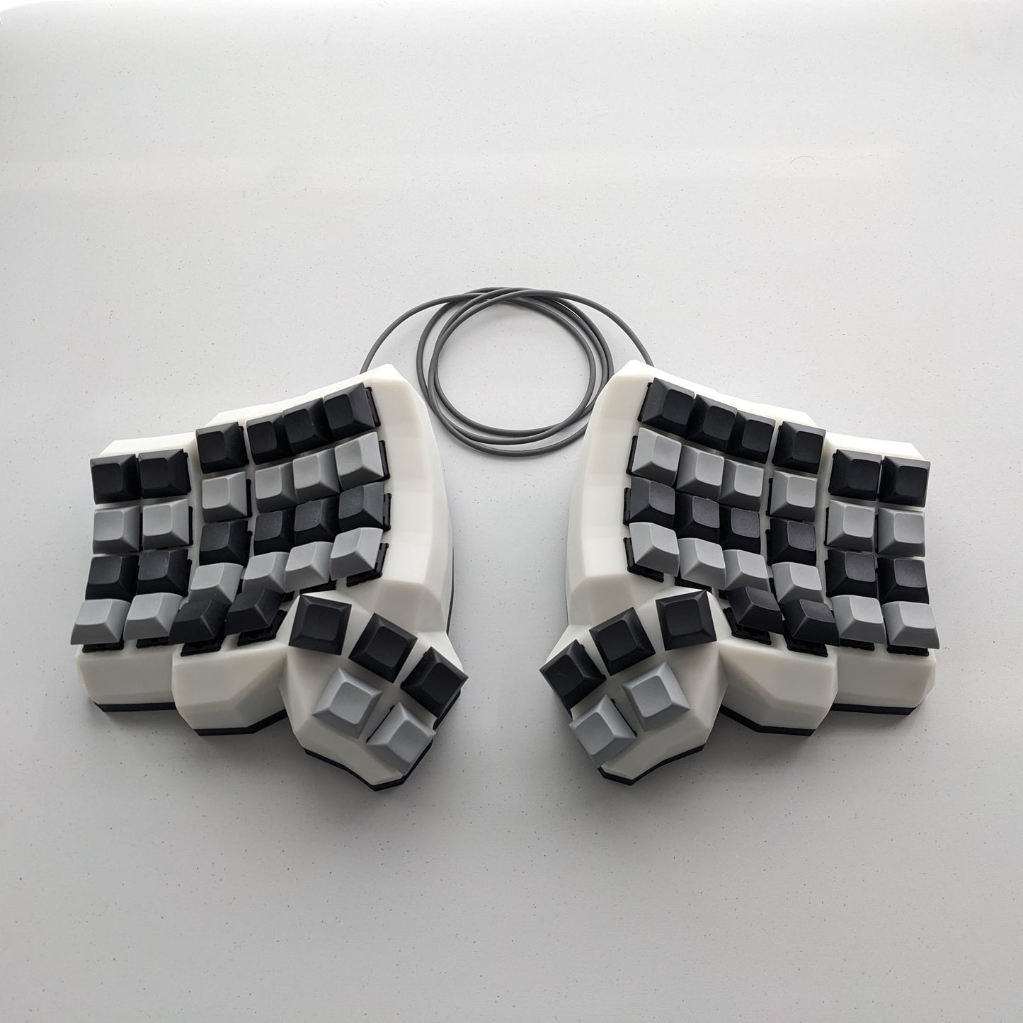 Taikohub Dactyl Manuform Keyboard. Mechanical Split Ergonomic Keyboard. Wired. Color White. Size Medium. Six Key Thumb Cluster. Hot-Swappable, USB-C, QMK VIAL Compatible.