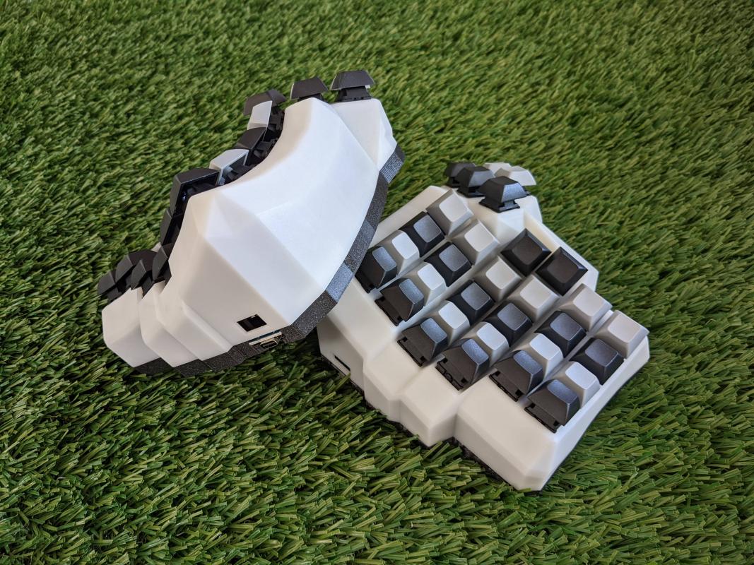 Taikohub ergonomic dactyl manuform keyboard in white resin in size medium side view. Dactyl Manuform Keyboard. Dactyl Manuform Keyboard V2.