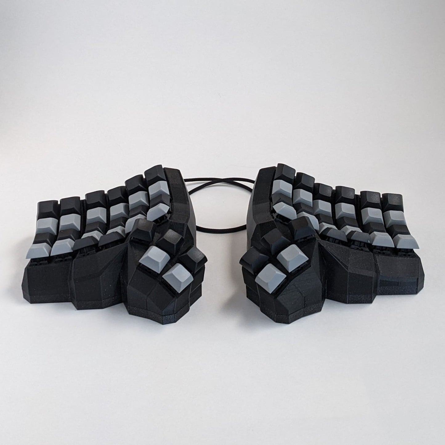 Taikohub Dactyl Manuform Keyboard in Black Size Medium. Dactyl Manuform Keyboard.