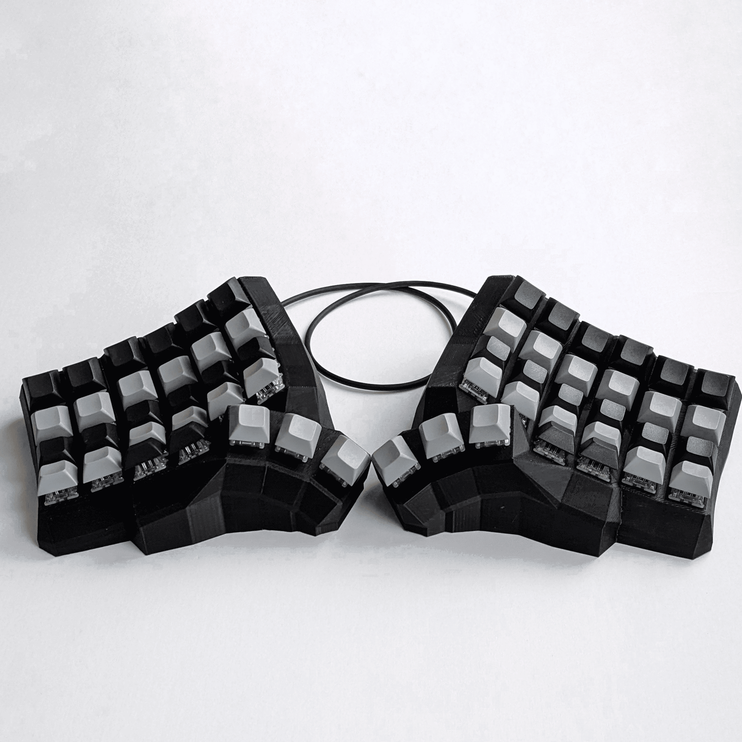 Taikohub Dactyl Manuform Keyboard in Black Size Small. Dactyl Manuform Keyboard.