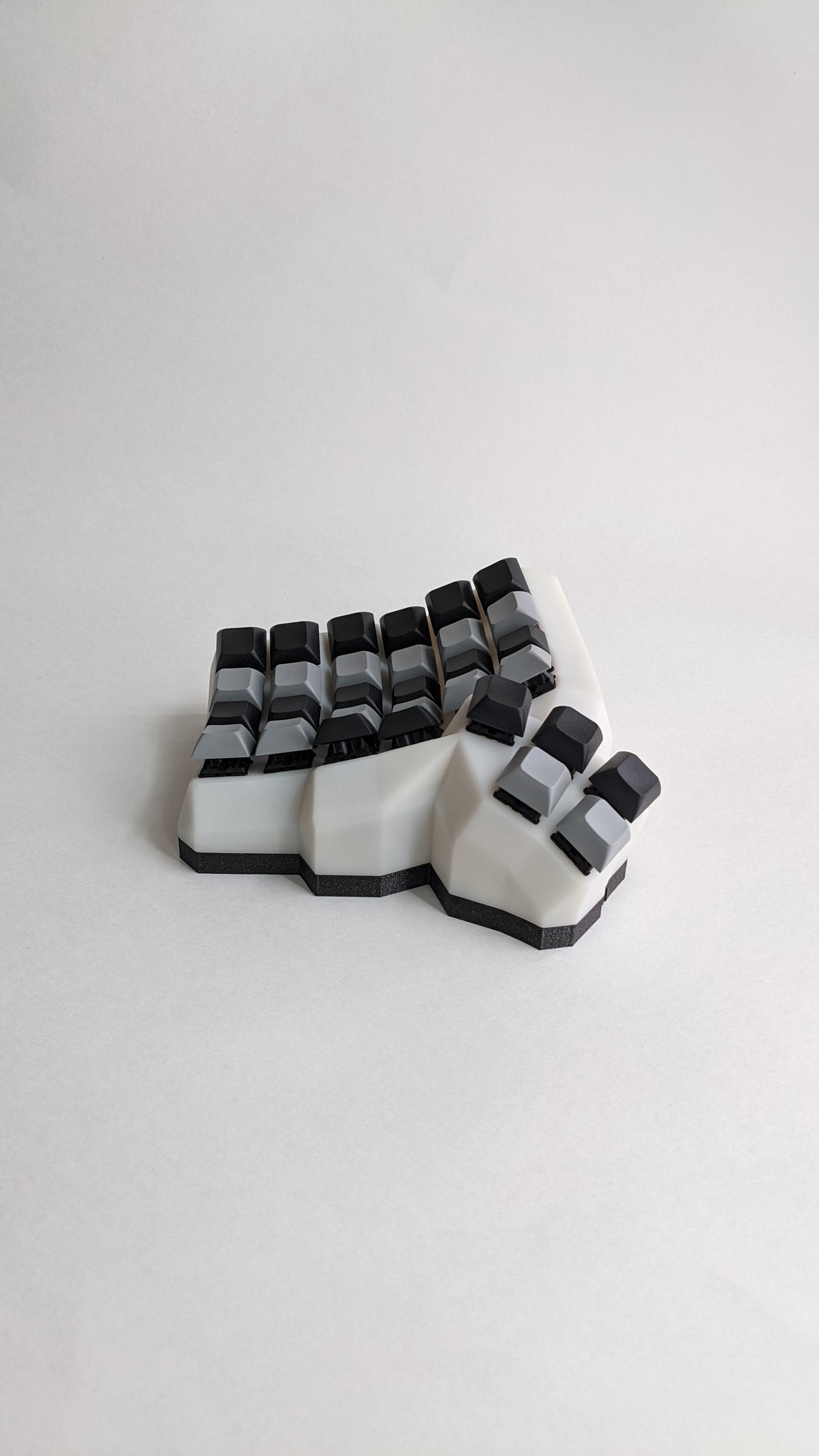TaikoHub ergonomic split mechanical ortholinear white resin dactyl manuform keyboard